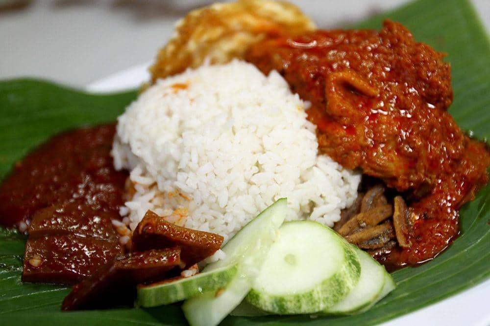 Makan Siang di Dapur Nyi Sitich: Rasa Autentik Cilacap yang Tak Pernah Mengecewakan